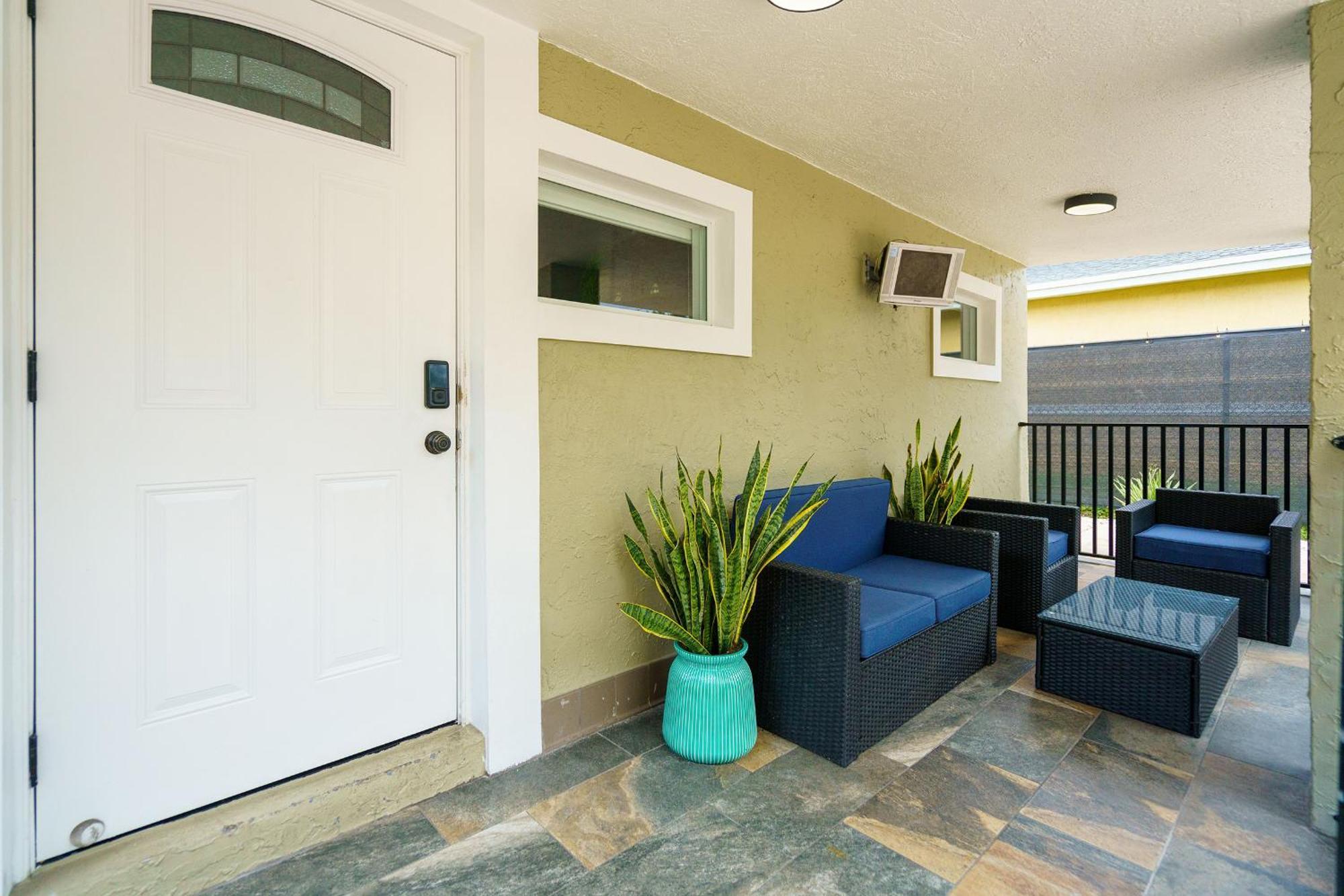 Apartamento 2 Bd W/ Private Parking, Private Yard & W/d