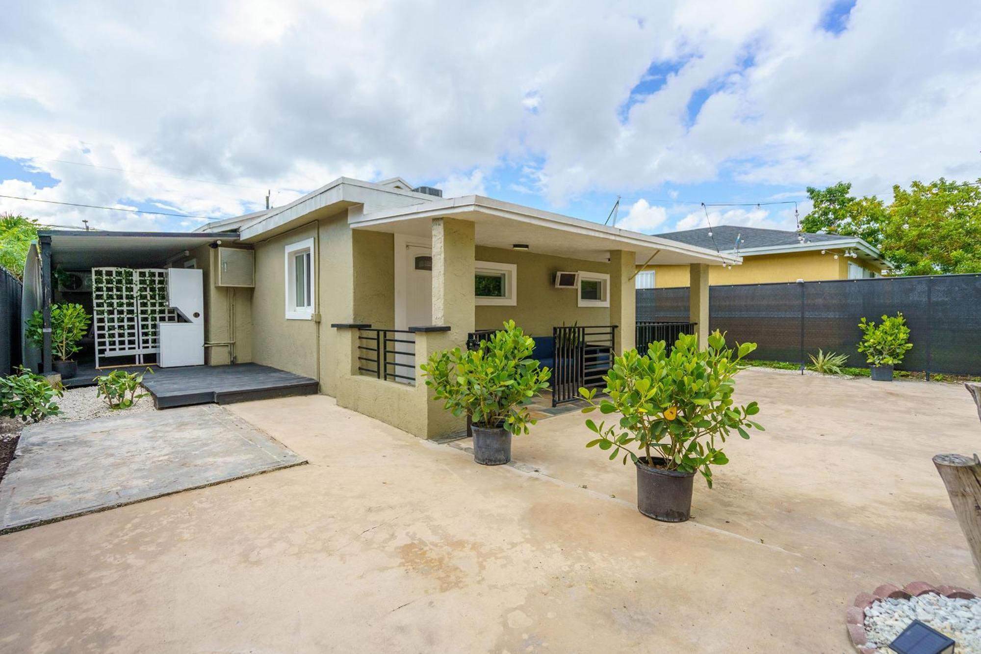 2 Bd W/ Private Parking, Private Yard & W/d Apartamento Miami